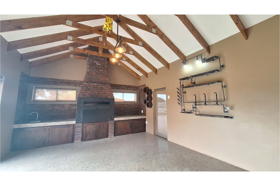 3 Bedroom Property for Sale in Middedorp Western Cape